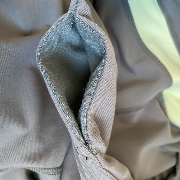 Lululemon Reversible Cropped Yoga Pant - Picture 8 of 10